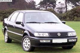 Volkswagen Passat 1.6мт, 1994, седан, битый - Фото #1