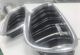 Решетка радиатора (ноздри) BMW M5 F10 оригинал - Фото #1