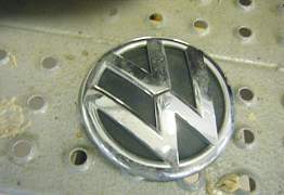 Эмблема на крышку багажника фольксваген - Фото #1