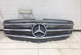 Решетка радиатора Mercedes Benz r350 рестайлинг - Фото #1