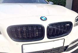 Черные решетки в бампер BMW f10 + защита радиатора - Фото #5