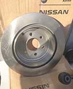 Диски тормозные и колодки на Nissan Navara - Фото #1