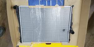 Радиатор охлаждения для бмв Е46 hella новый - Фото #1