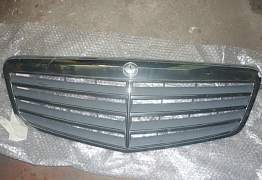 2128800183 Решетка радиатора Mercedes Benz W212 - Фото #1