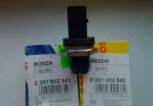 Датчик давления топлива Bosch 0 281 002 843 - Фото #1