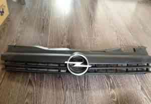 Решетка радиатора Opel Astra H Хэтчбек б/у - Фото #1