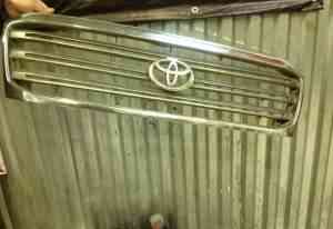 Решетка радиатора Toyota LC100 - Фото #1