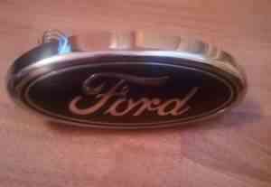 Форд Фокус 2 эмблема передняя - Фото #1